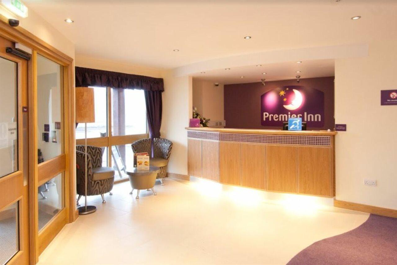 Premier Inn Ръджли Екстериор снимка