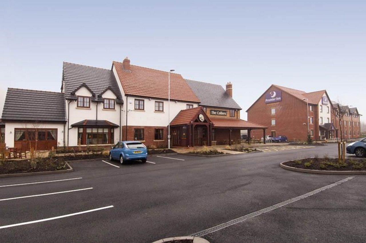 Premier Inn Ръджли Екстериор снимка
