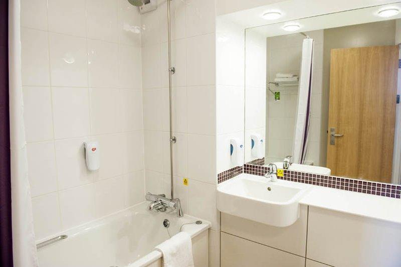 Premier Inn Ръджли Екстериор снимка