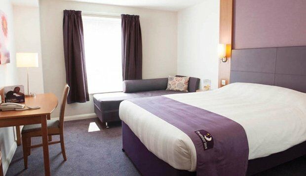 Premier Inn Ръджли Екстериор снимка